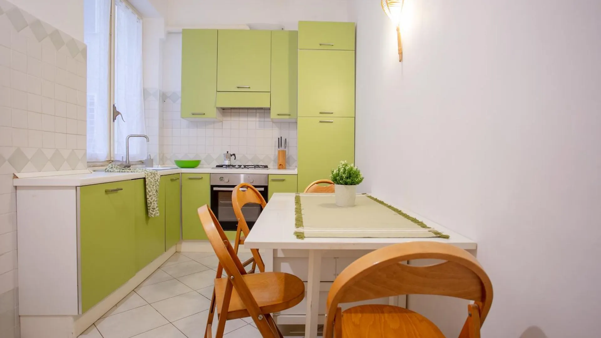 Perfetto Per Famiglie Appartamento Accogliente E Spazioso A 15 Min Dalla Metro Rome 0*,  Italy